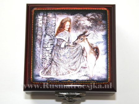 Lakdoosje met spiegel &#039;Hertje&#039; 8*8 cm