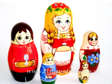 Matroesjka &#039;Russisch meisje met brood&#039;, 5-delig