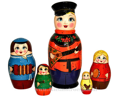 5-delige Matroesjka Familie in traditionele Russische kledij bestaande uit vijf mannen