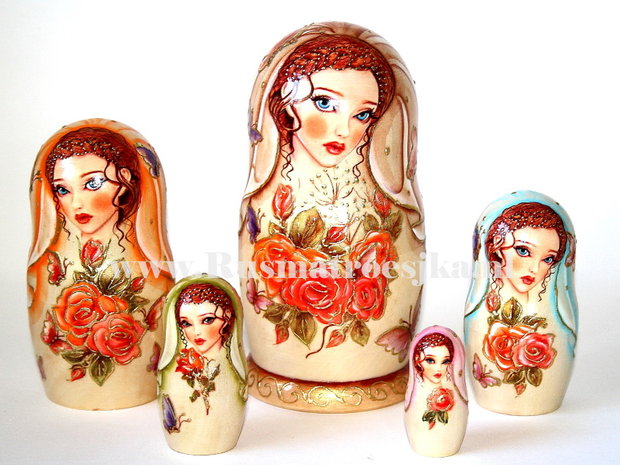 UITVERKOCHT Matroesjka 'Vlinders', 5-delig