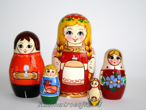 Matroesjka 'Russisch meisje met brood', 5-delig